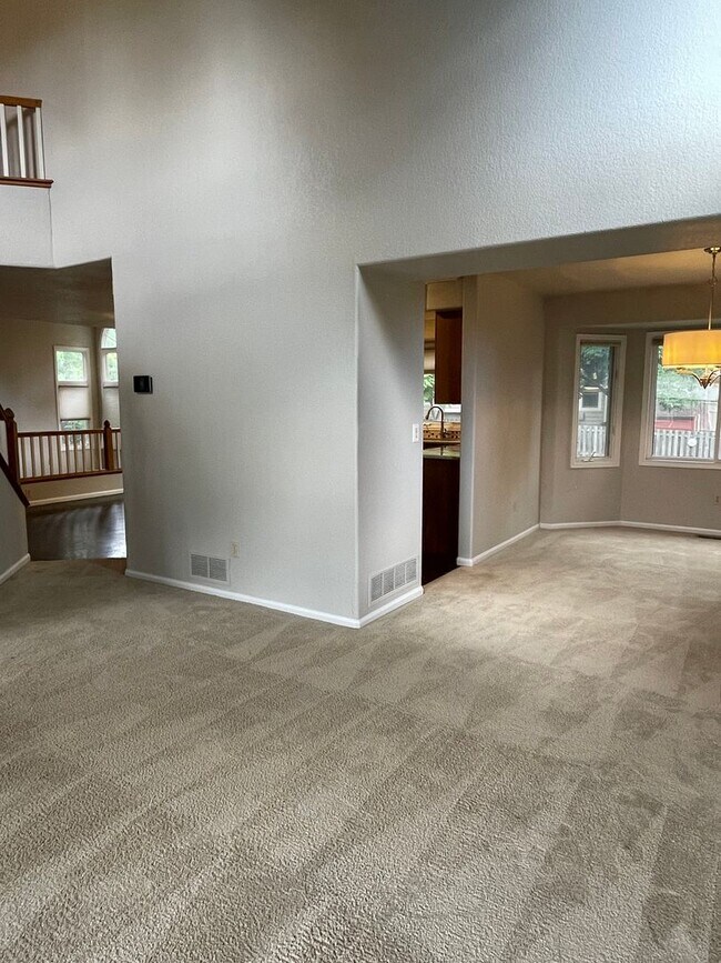 Building Photo - Beautiful Two-Story Home in Cul-de-sac