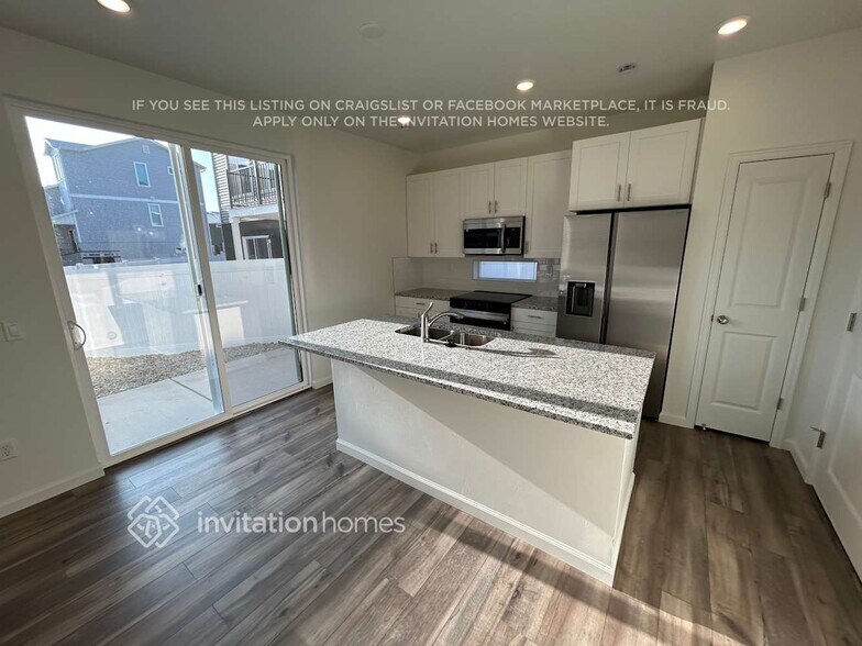 Building Photo - 328 N Broadway Dr