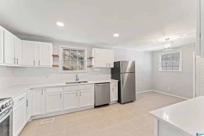Building Photo - 1000 Jacque Cir