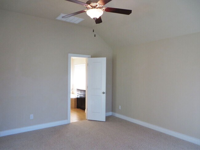Building Photo - 3 Bedroom 2 Bathroom Siena Round Rock Home