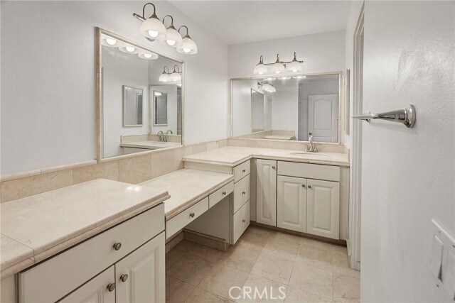 Building Photo - 3200 La Rotonda Dr