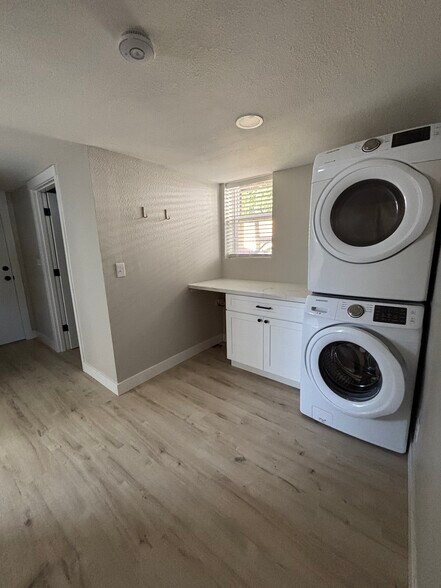 Stackable washer and dryer with quartz countertop and storage - 2026 Lombard Ave