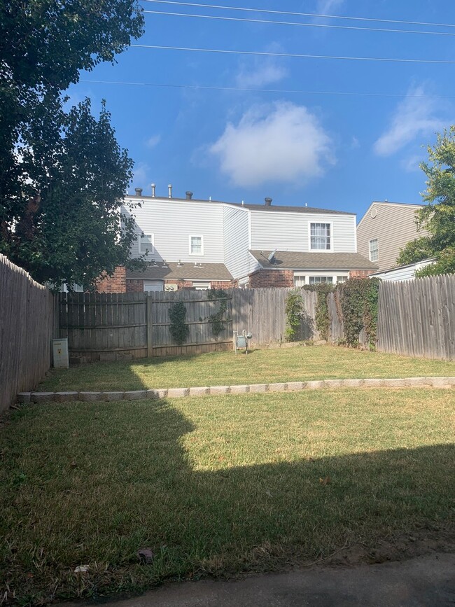 Building Photo - Westside Duplex for Lease near Sooner Mall!!!