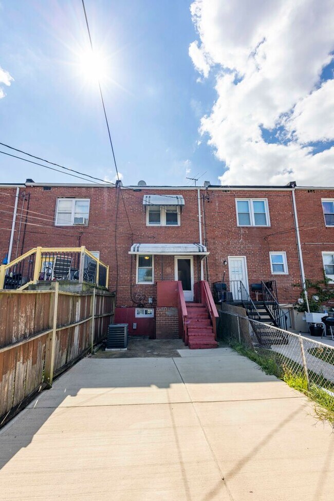 Building Photo - 2019 Grinnalds Ave