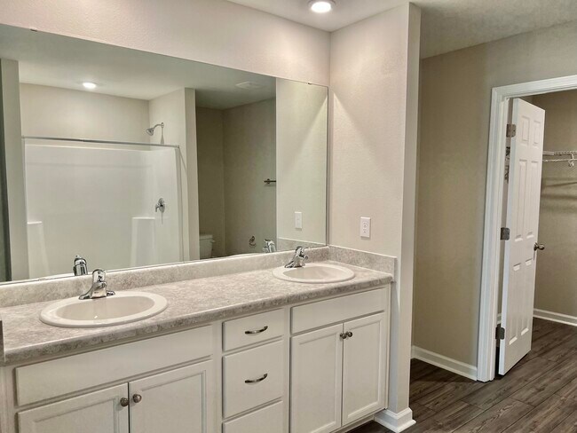 Building Photo - 709 Riverwalk Cir