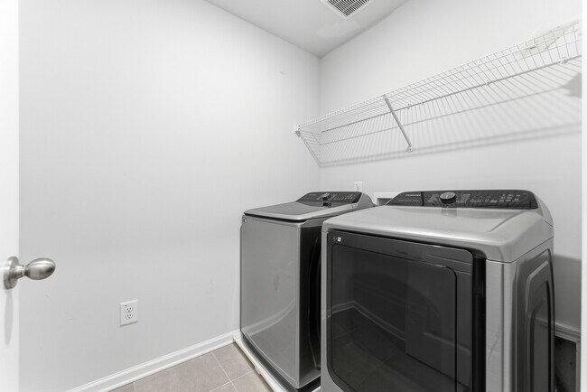 Building Photo - 1429 Vayda Ct