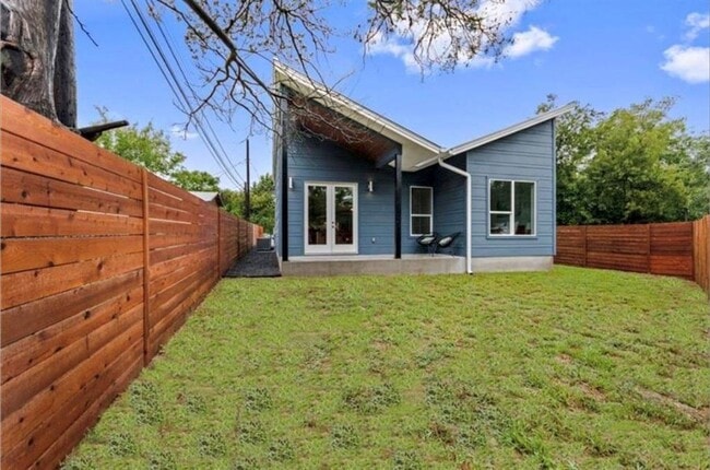 Building Photo - 1131 Mason Ave