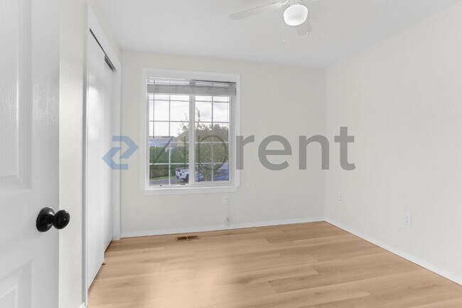 Building Photo - Unit