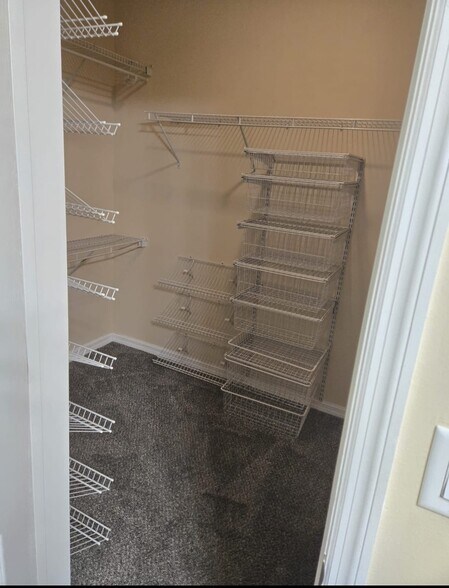 Building Photo - 1030 Venetian Dr