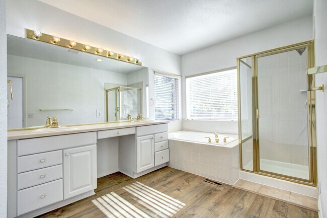 Building Photo - Metzler Ranch single family 4b/3b huge gar...