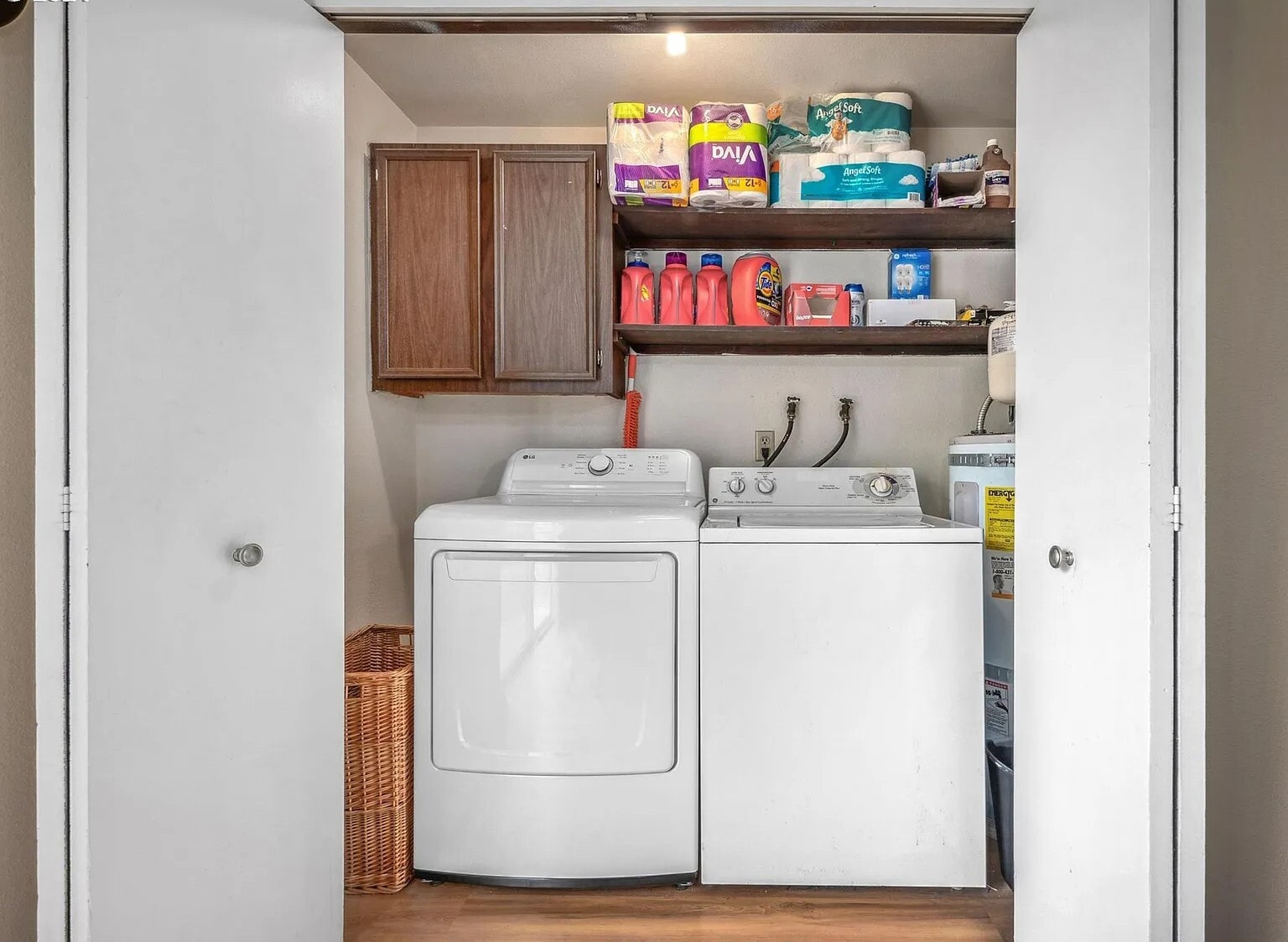 Building Photo - 208 SW Wallula Ave