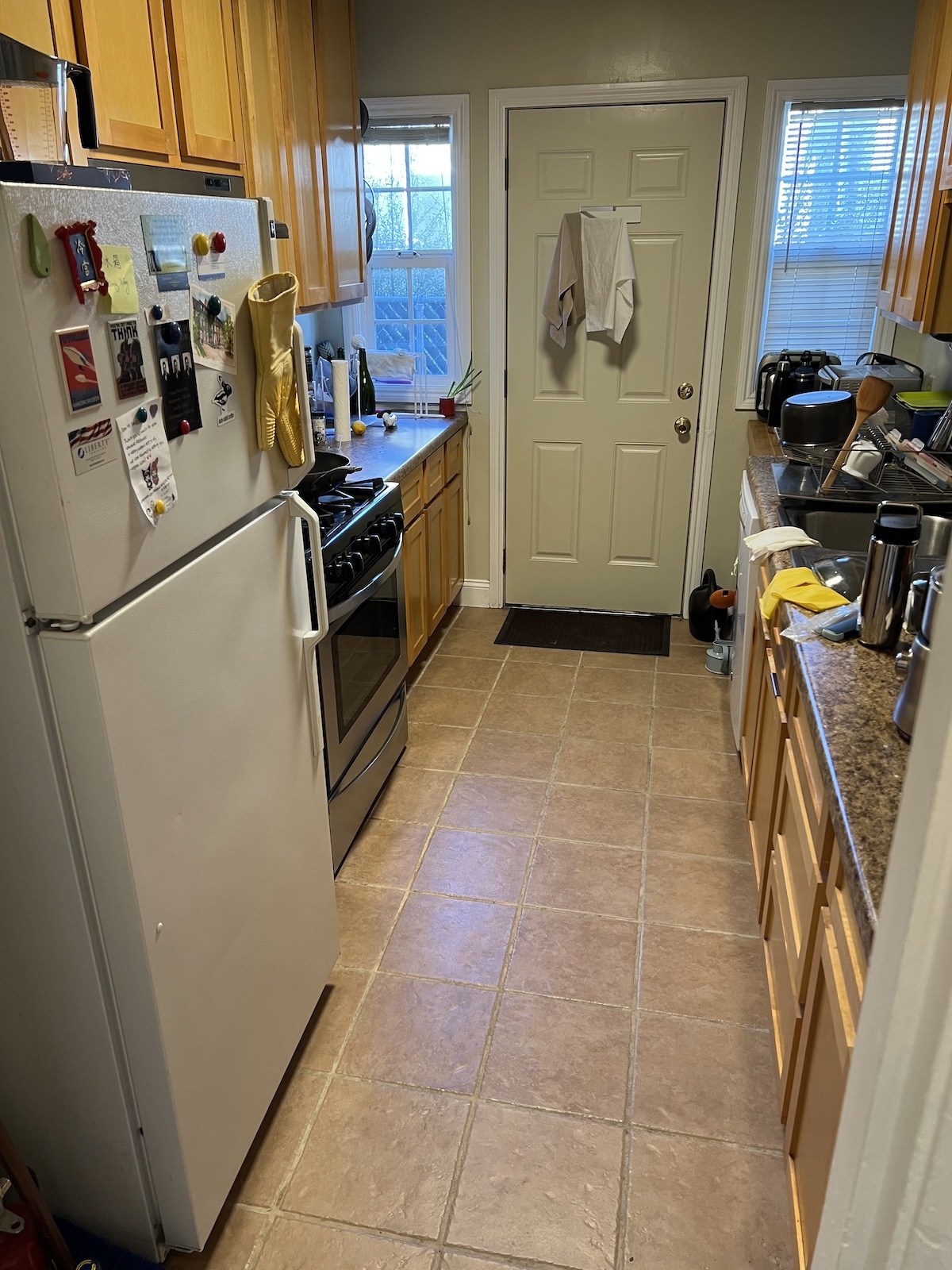 quality appliances in kitchen - 1511 Derby St