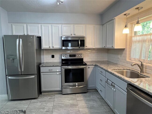 Building Photo - 208 N Glen Ave
