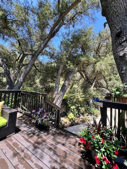 Building Photo - 932 Old Topanga Canyon Rd