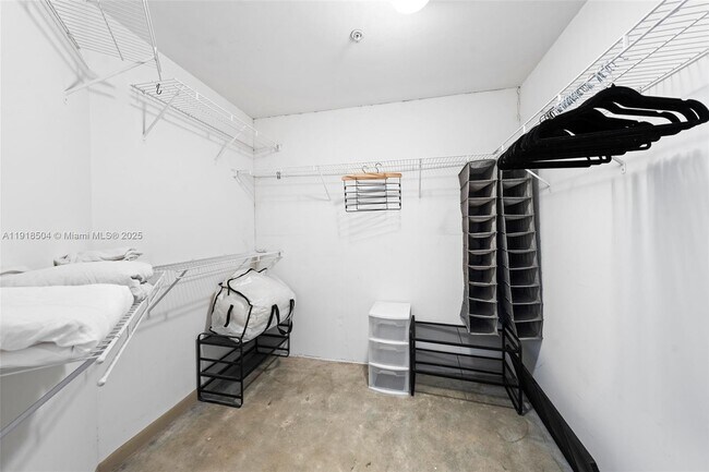 Building Photo - 2001 Biscayne Blvd