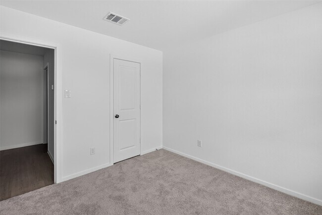 Building Photo - 3008 Calhoun Fls Dr