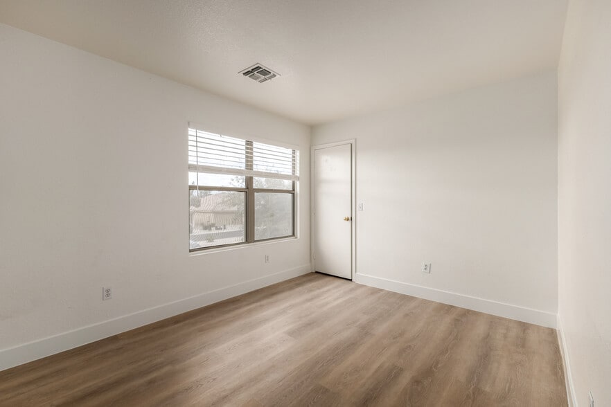 Building Photo - 1043 S San Vincente Ct