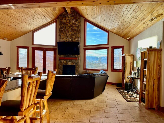 Building Photo - 33 Timberline Dr