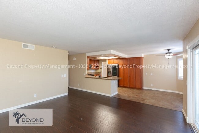 Building Photo - ELEGANT 4BR/2.5BA H in HOME IN OCEANSIDE P...