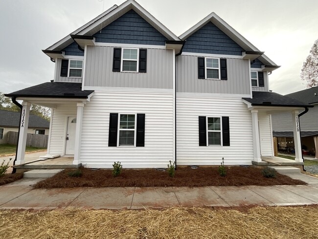 Building Photo - 1015 W C St