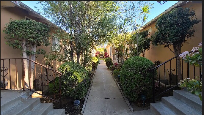 Building Photo - 2226 S Carmelina Ave