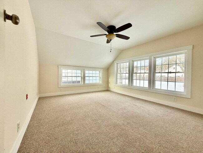 Building Photo - 278 Main St