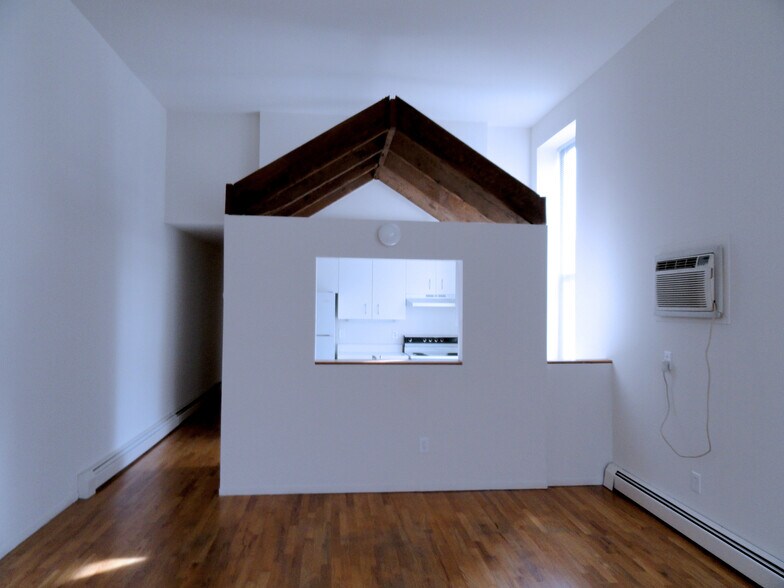 Building Photo - 113