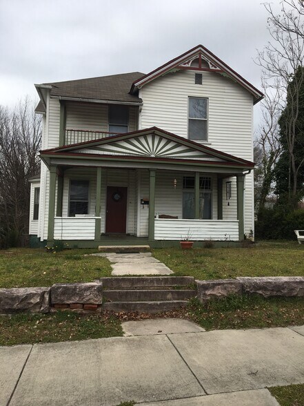Primary Photo - 209 E Baxter Ave