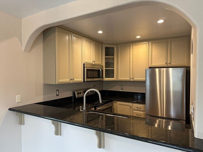 Building Photo - Renovated 2 Bed, 2 Bath Condominium in Gated Community