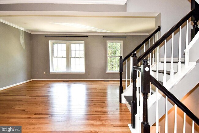 Building Photo - 5987 Edgehill Ct