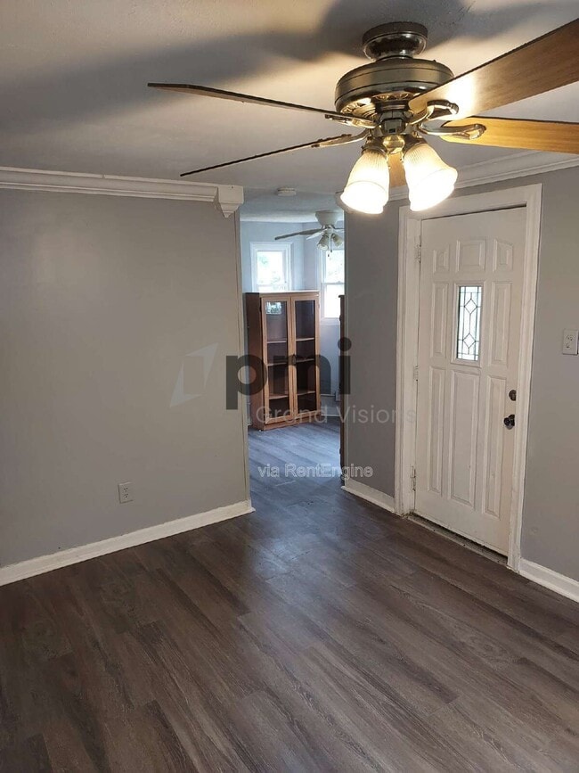 Building Photo - 328 E Kellar Ln