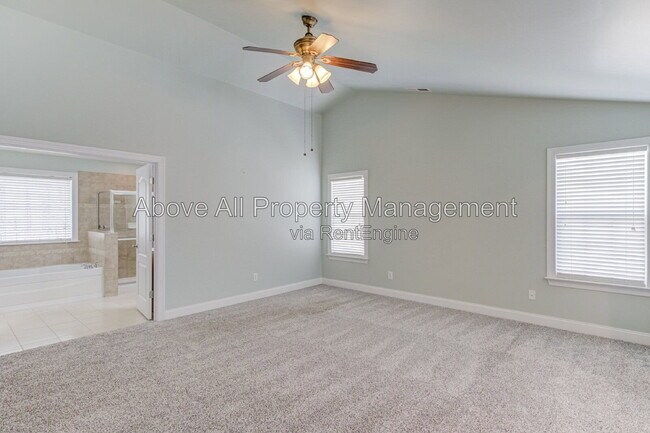 Building Photo - 2041 Jadewood Dr