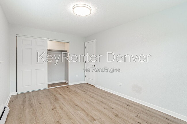 Building Photo - 2356 S Linden Ct