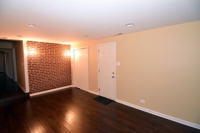 Building Photo - 2710 Reuter Ave
