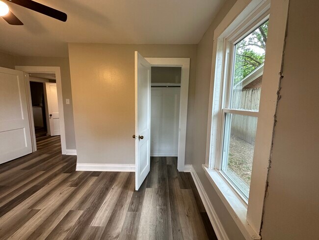 Building Photo - 3814 10th Ave SW