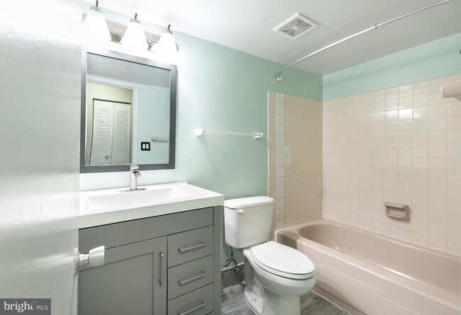 Building Photo - 7802 Dassett Ct