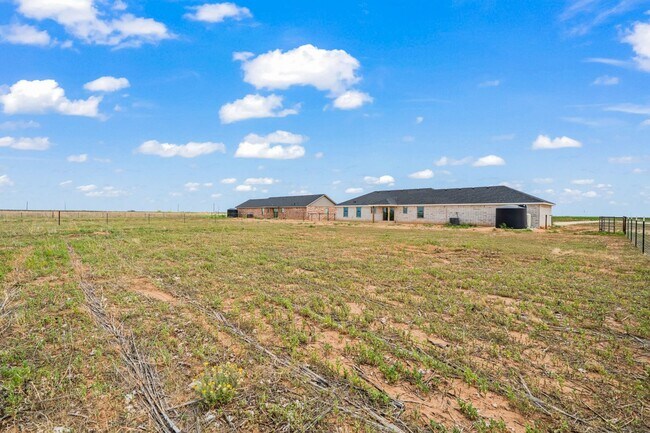Building Photo - Country Living In Idalou ISD!