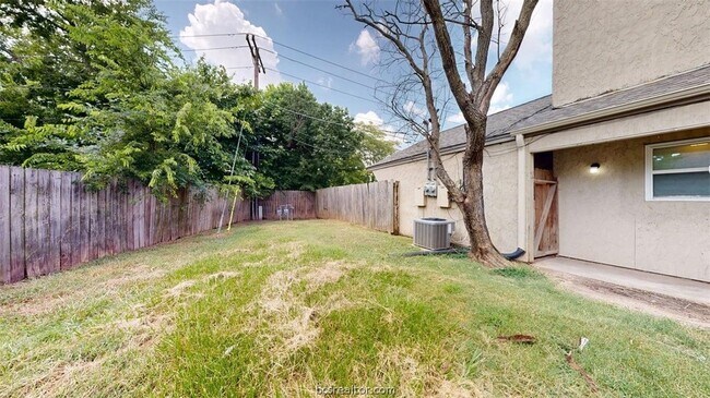 Building Photo - 1327 Airline Dr