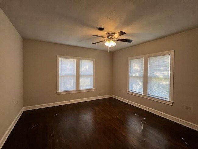 Building Photo - 3619 Fort Ave