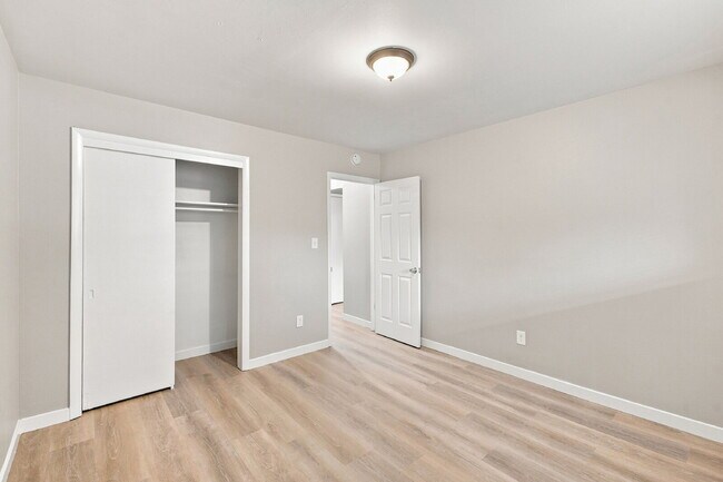 Building Photo - $2,240.95 with $300 Off the first month's rent, 4 Beds, 2 Baths, Triplex Unit in Littleton with W...