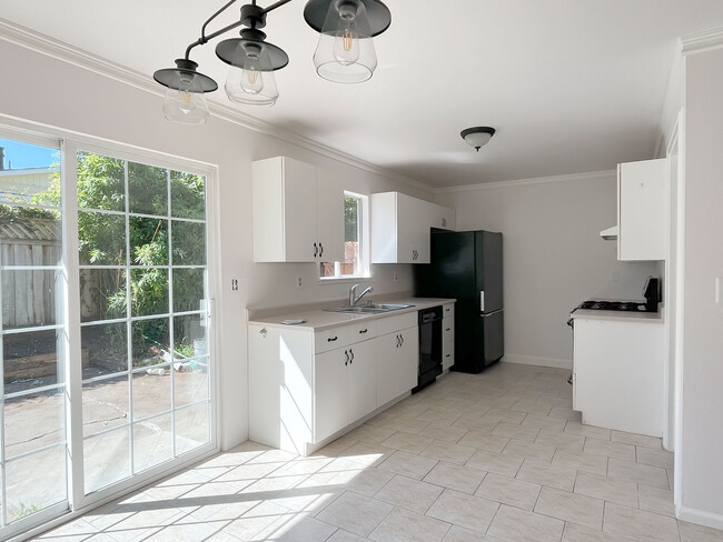 Building Photo - 302 Escalona Dr