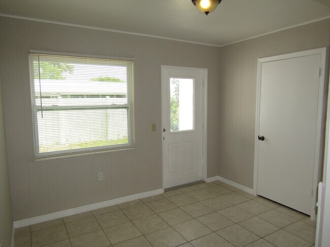 Building Photo - 417 Granada Blvd