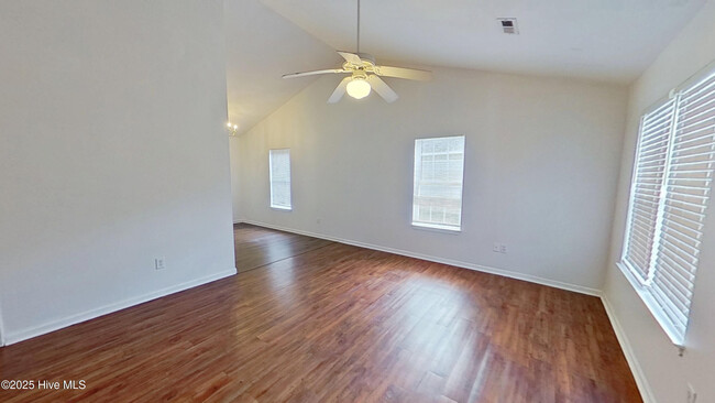 Building Photo - 4252 Sunglow Dr