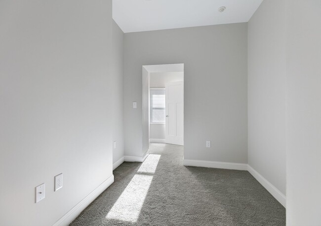 Building Photo - Reserves on Washington Park