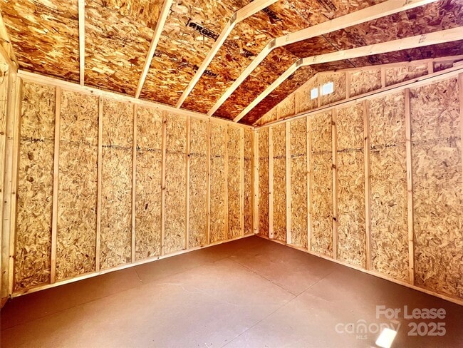 Building Photo - 323 Frank Dr