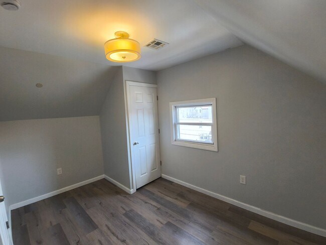 Building Photo - 223 Cator Ave