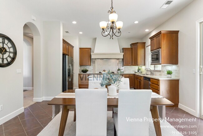 Building Photo - Beautiful 4 Bedroom Home in Catta Verdera