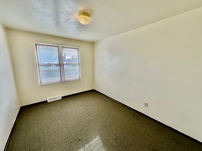 Building Photo - 1701 E Olympic Ave