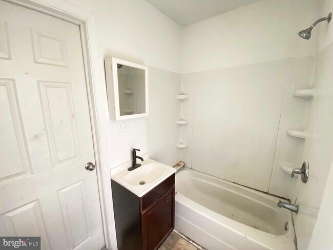 Building Photo - 3329 Malta St