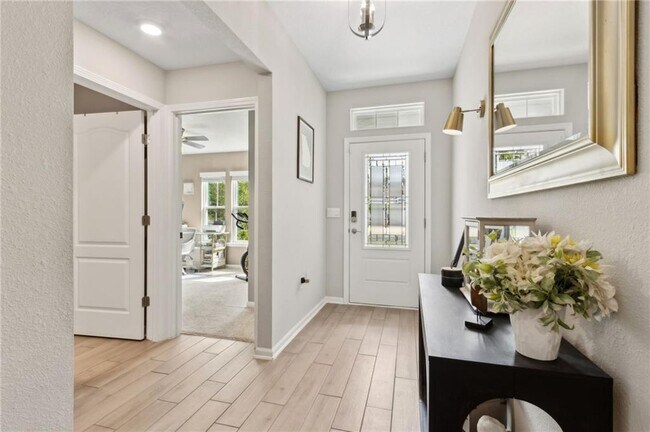 Building Photo - 300 Chinquapin Dr